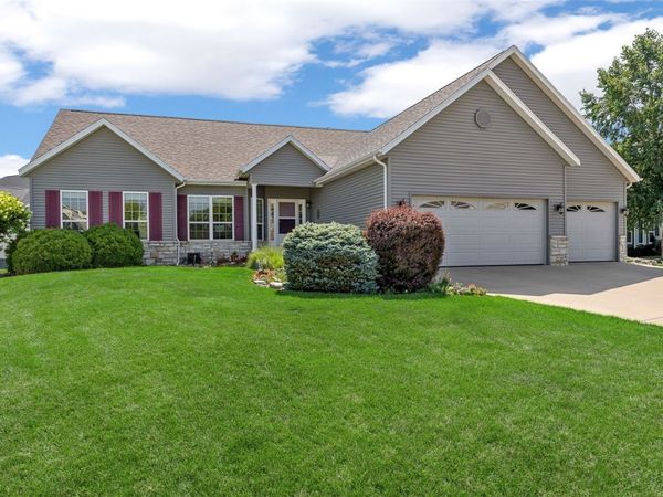 6020 Flagstone Drive NE, Cedar Rapids, IA 52402