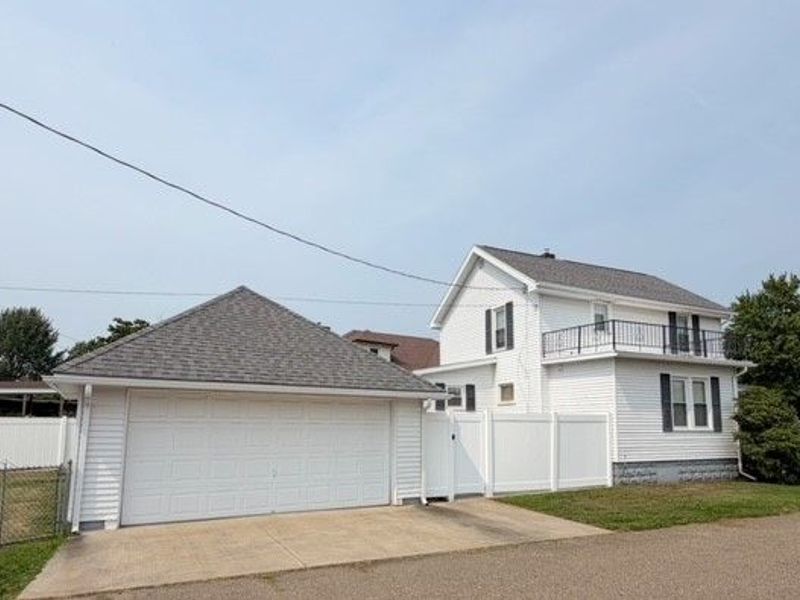 602 4th Street NW, New Philadelphia, OH 44663 Photo 2