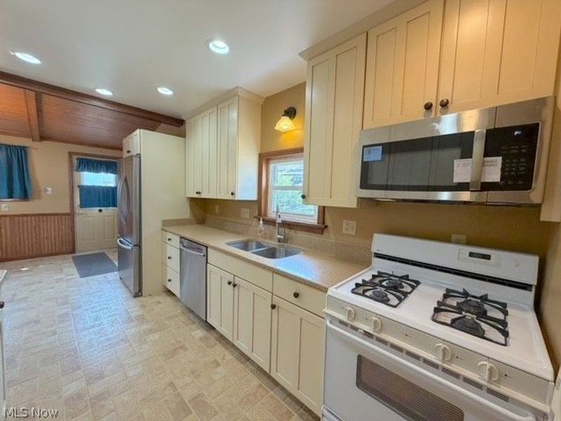 602 4th Street NW, New Philadelphia, OH 44663 Photo 7