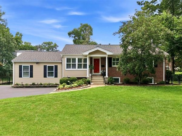 800 E Essex Avenue, Glendale, MO 63122