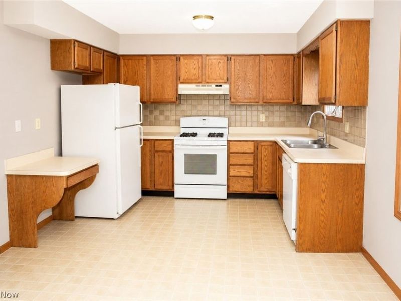 737 Grantwood Avenue, Sheffield Lake, OH 44054 Photo 12