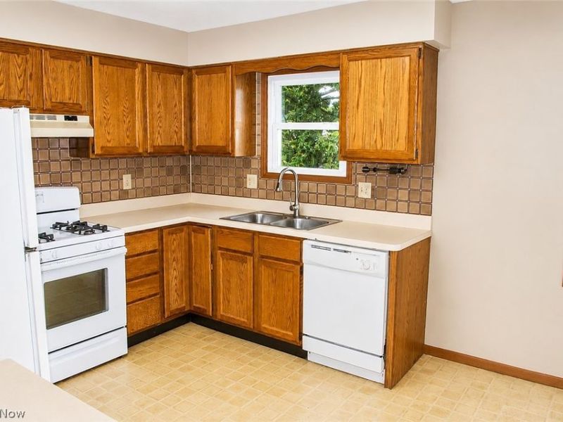 737 Grantwood Avenue, Sheffield Lake, OH 44054 Photo 14