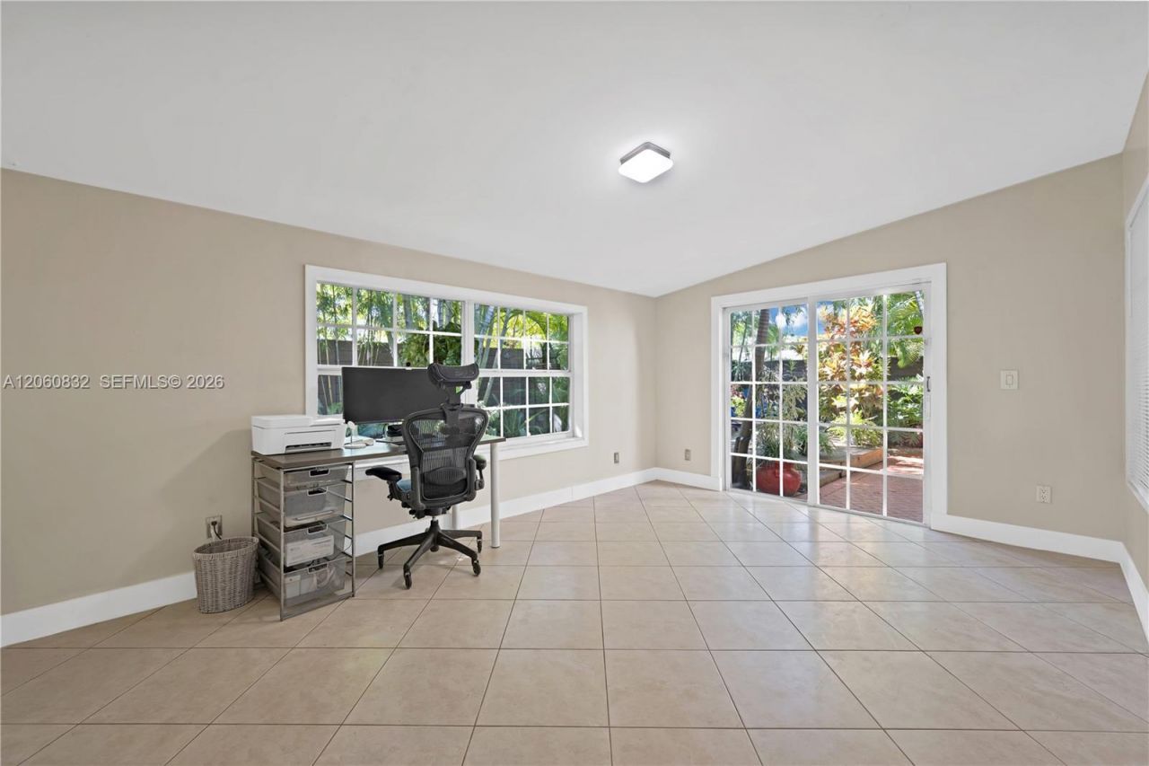 818 NE 3rd St, Hallandale Beach, FL 33009 Photo