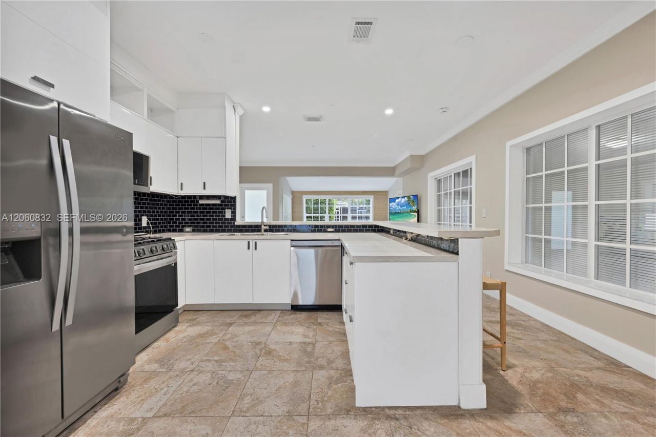 818 NE 3rd St, Hallandale Beach, FL 33009 Photo