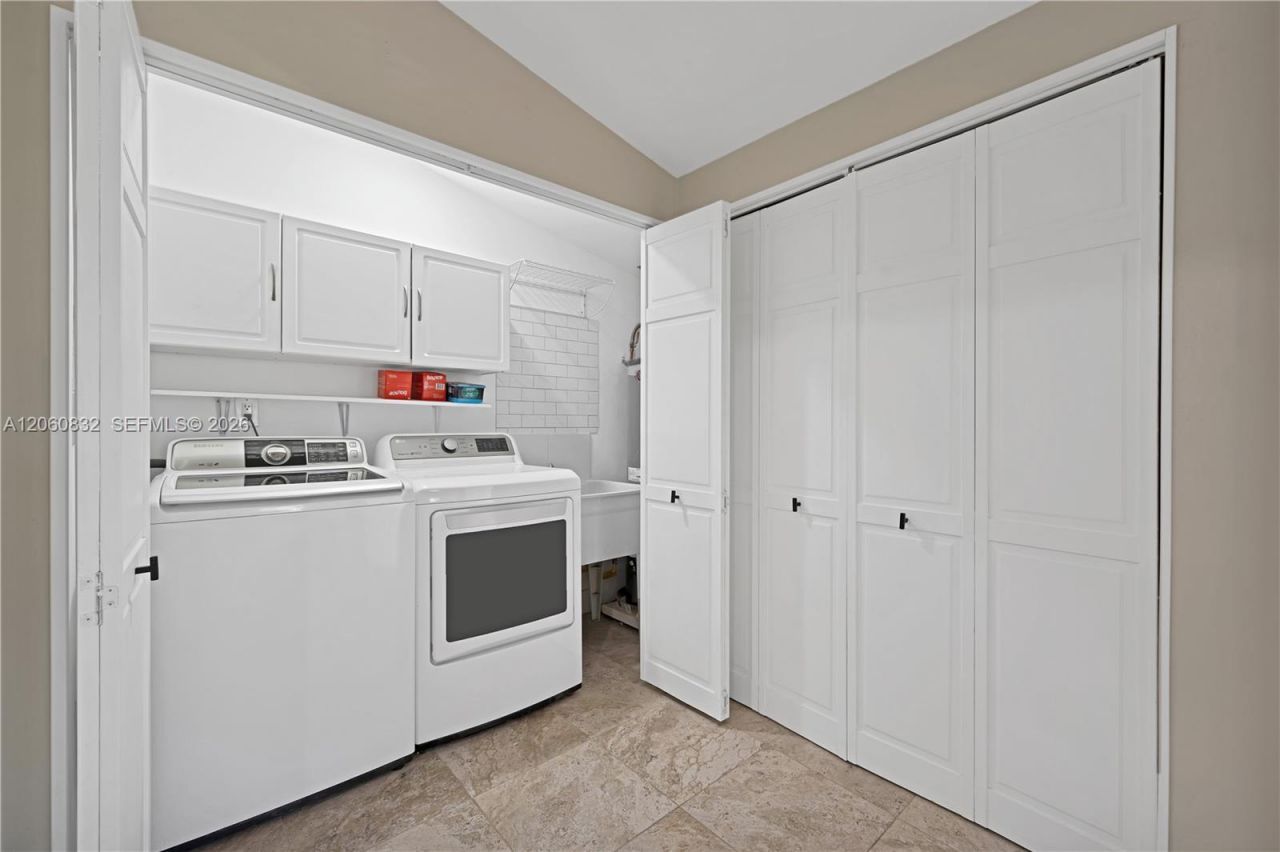 818 NE 3rd St, Hallandale Beach, FL 33009 Photo