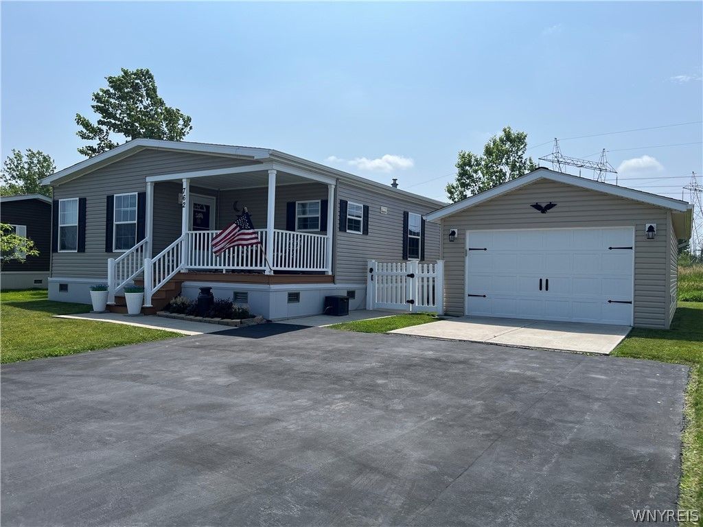 762 Willowbrook Drive , Lockport, NY 14094 Main Photo