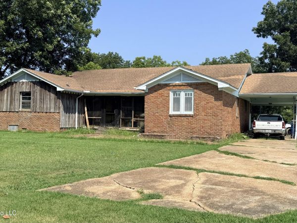 18445 Us-61 , Lyon, MS 38645