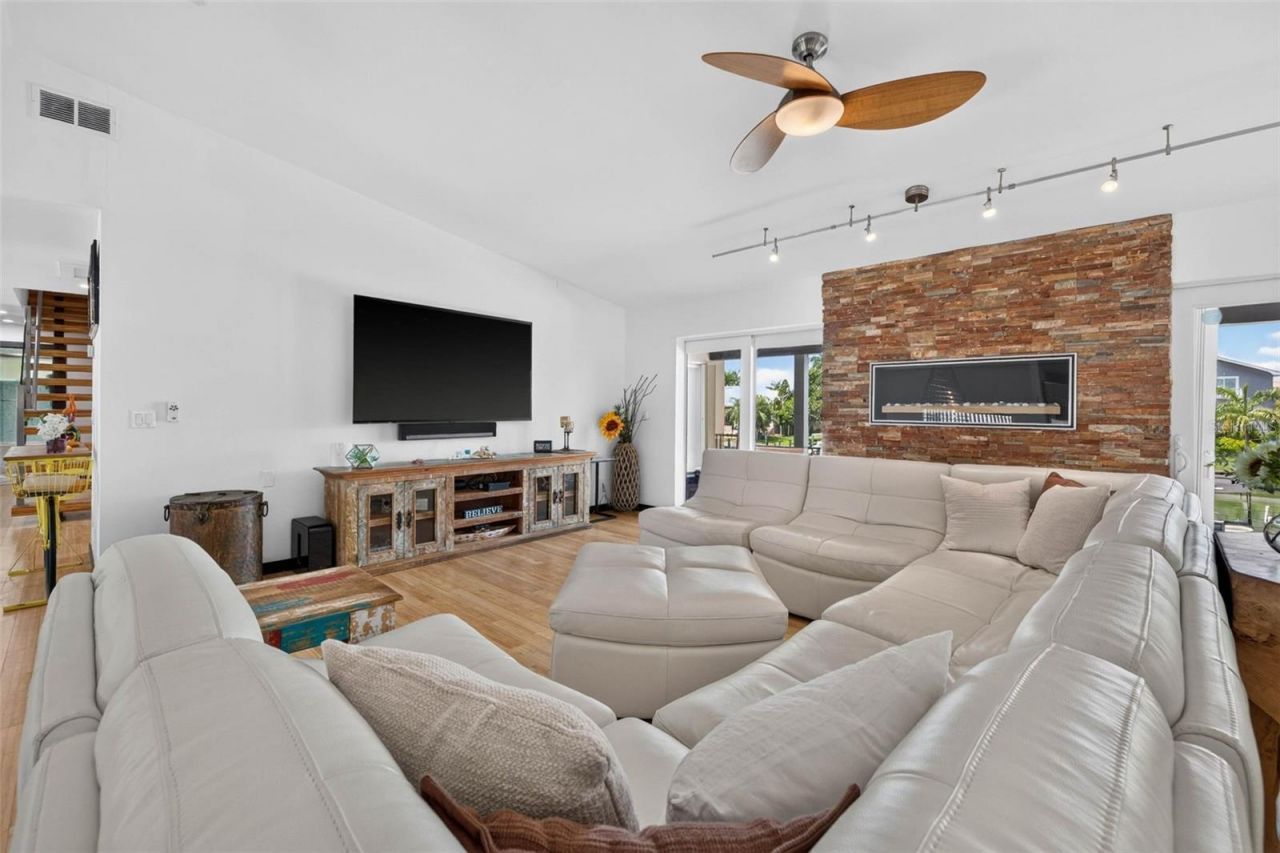 113 7th Street E, Saint Petersburg, FL 33715 Photo
