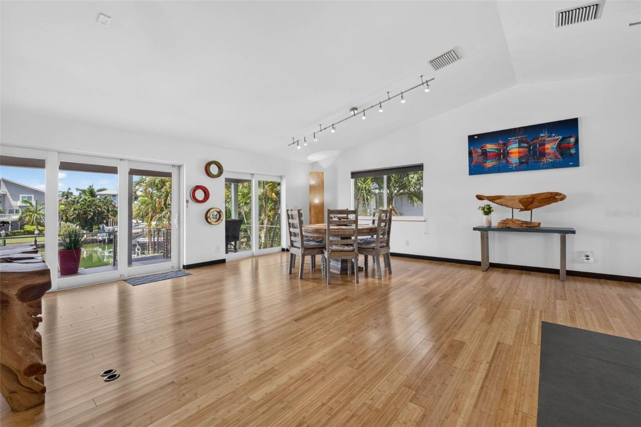 113 7th Street E, Saint Petersburg, FL 33715 Photo