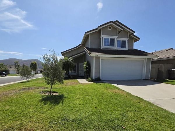 208 Calle Tamega, Camarillo, CA 93012
