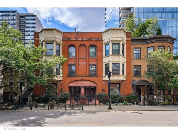 17 E Division Street , Unit 1E, Chicago, IL 60610