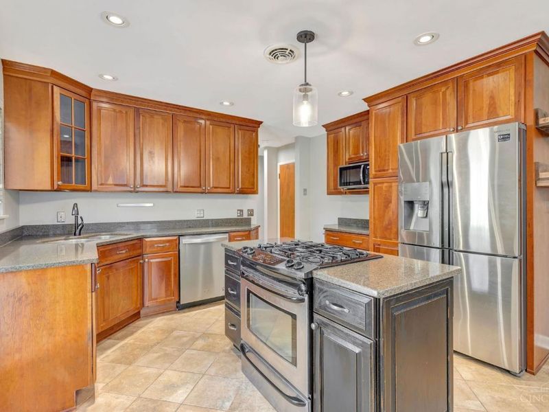 6465 Honeysuckle Drive, Cincinnati, OH 45230 Photo 15