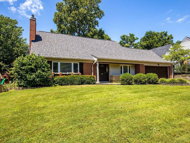 6465 Honeysuckle Drive, Cincinnati, OH 45230 Photo 4