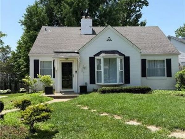 1923 Parkridge Avenue , Brentwood, MO 63144