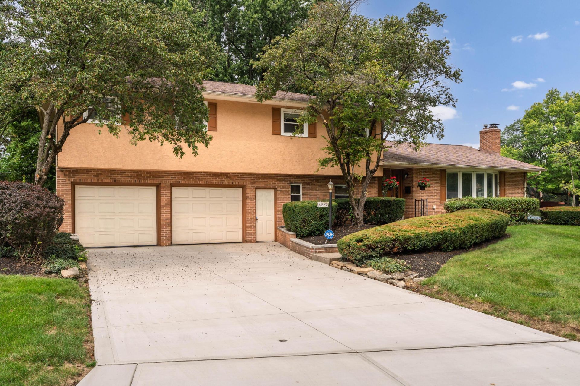 1561 Rose View Drive , Columbus, OH 43209 Main Photo