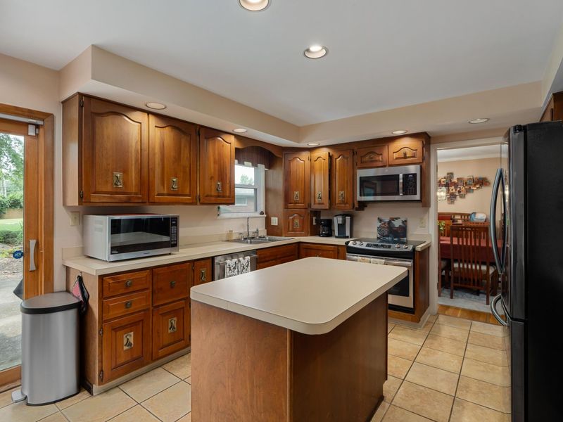 1561 Rose View Drive , Columbus, OH 43209 Photo 12