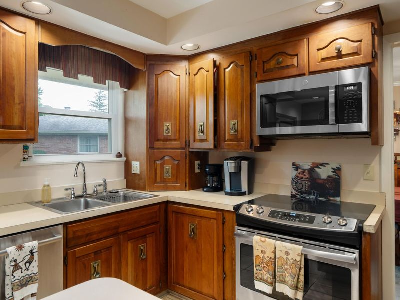 1561 Rose View Drive , Columbus, OH 43209 Photo 15