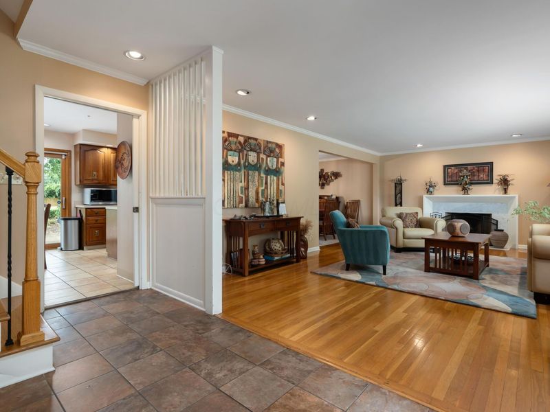 1561 Rose View Drive , Columbus, OH 43209 Photo 6