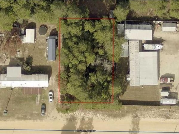 E Fernwood CT , DE FUNIAK SPRINGS, FL 32433