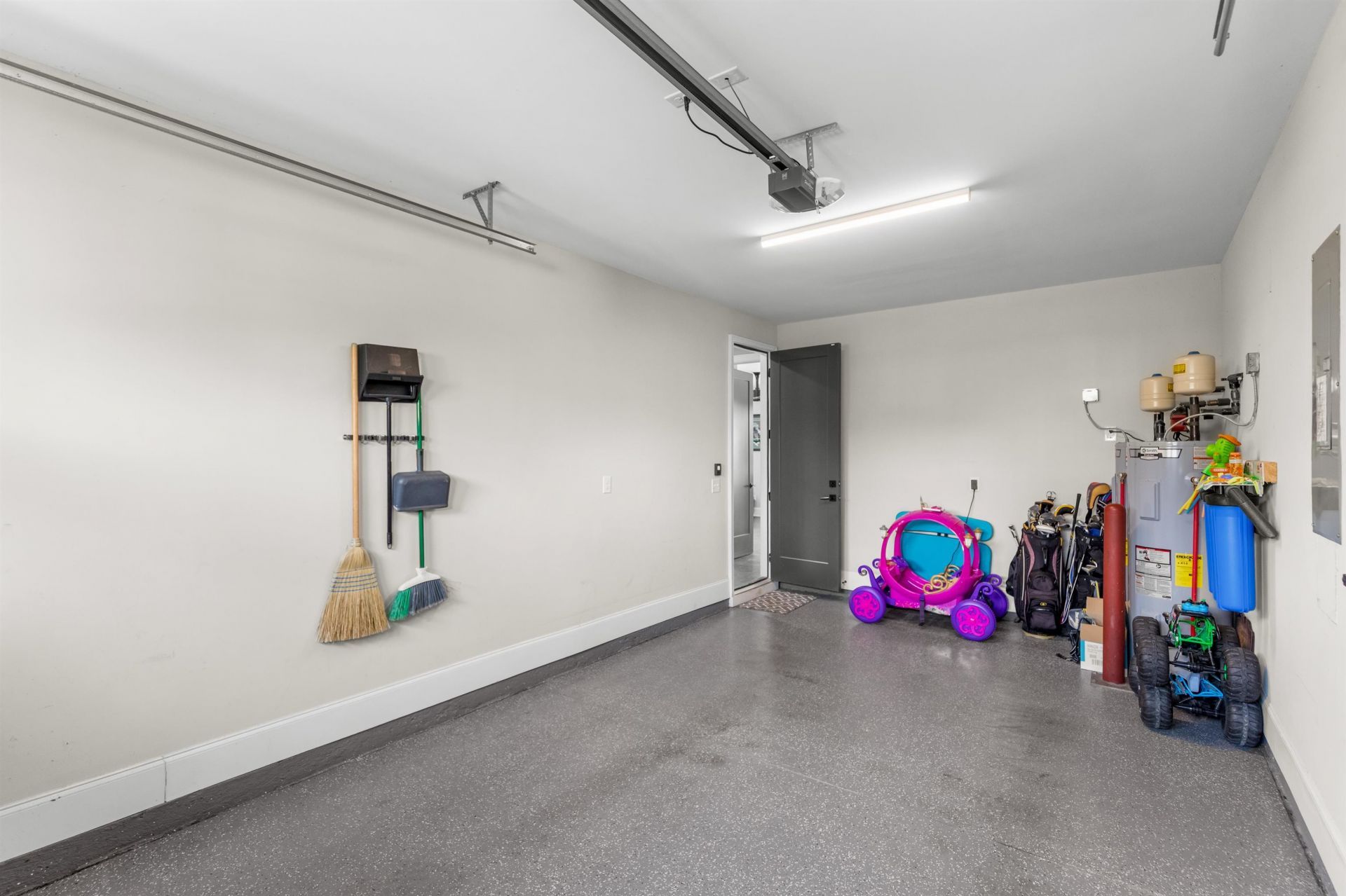 842 Waterton Ave.  Photo 21