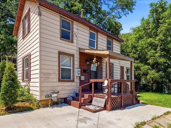 165 W 24th Street, Dubuque, IA 52001