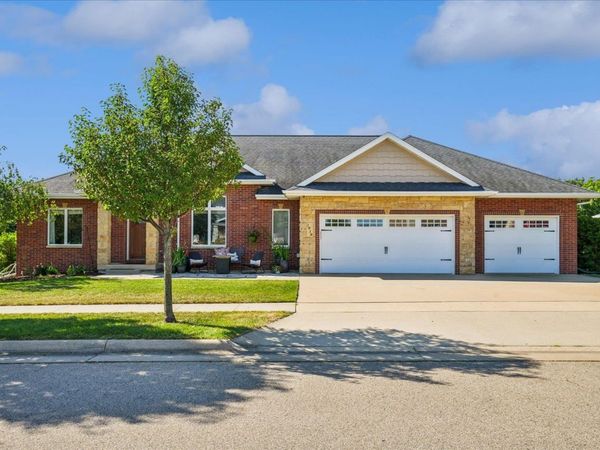 1918 Creek Wood Drive, Dubuque, IA 52003