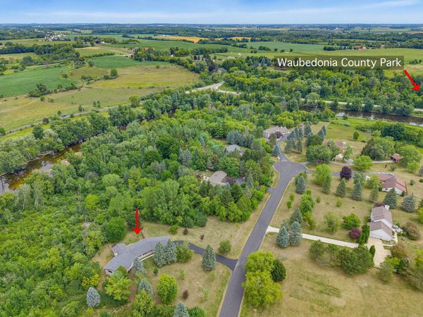 N5471 Loraine Dr, Fredonia, WI 53021