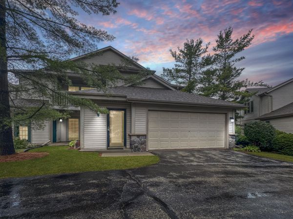 2264 Circle Ridge Rd, Unit D, Delafield, WI 53018