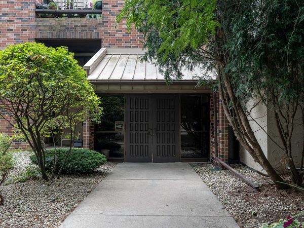 2350 W Good Hope Rd, Unit 254, Glendale, WI 53209