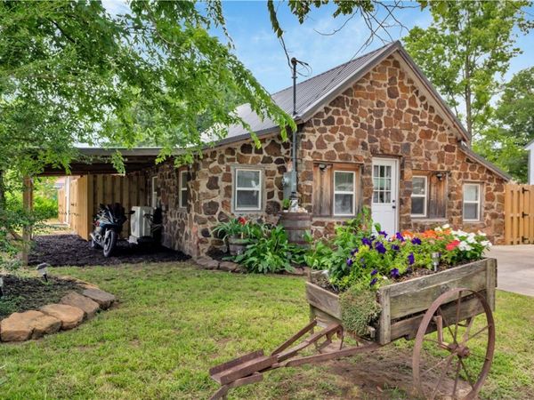 112 W Thurman Street , Prairie Grove, AR 72753