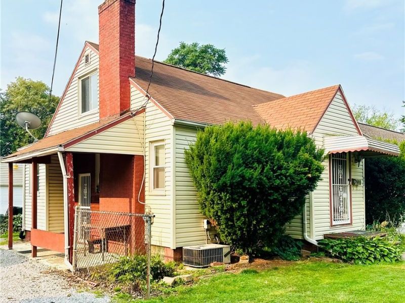 802 Sherlock Place NE, Canton, OH 44714 Photo 2