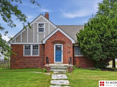 4402 pierce Street, Omaha, NE 68105