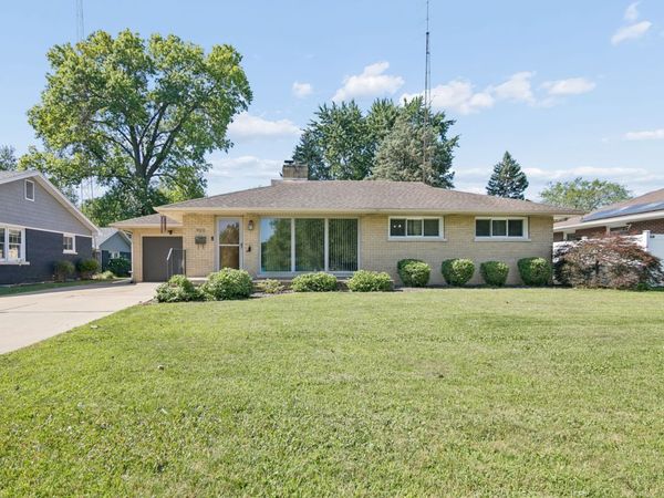 922 W Van Meter Street , Kankakee, IL 60901