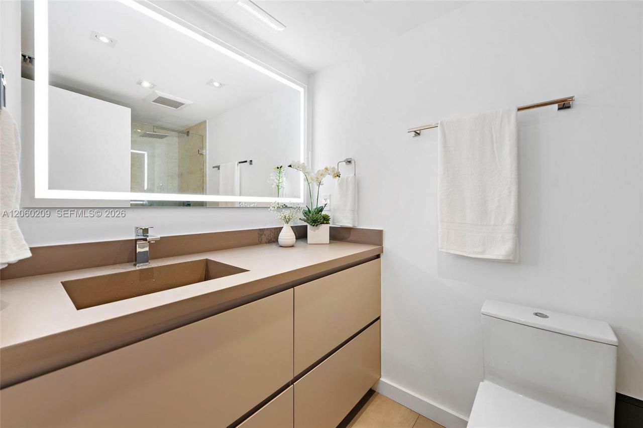 2301 Collins Ave , Unit 1004, Miami Beach, FL 33139 Photo