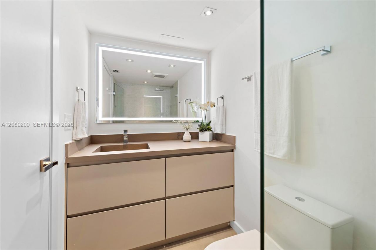 2301 Collins Ave , Unit 1004, Miami Beach, FL 33139 Photo