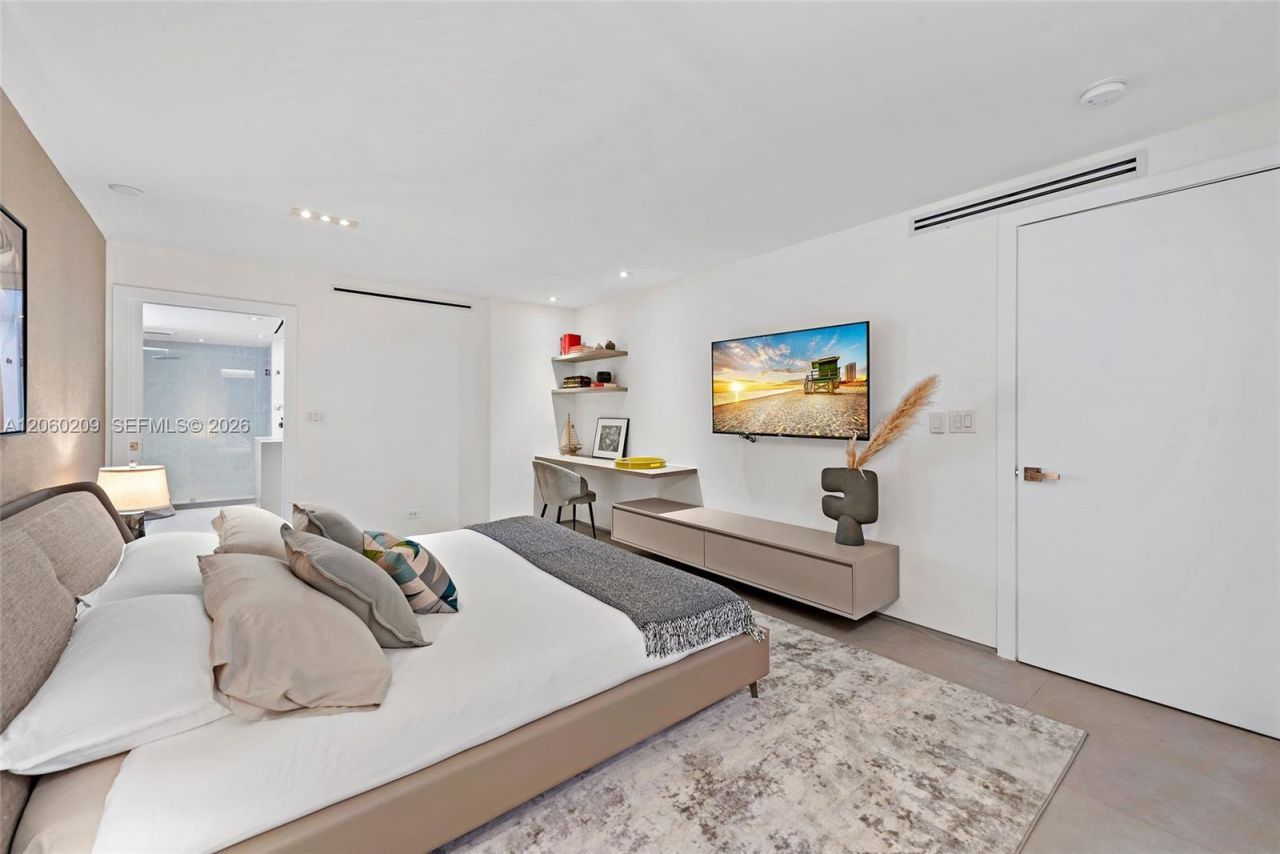 2301 Collins Ave , Unit 1004, Miami Beach, FL 33139 Photo