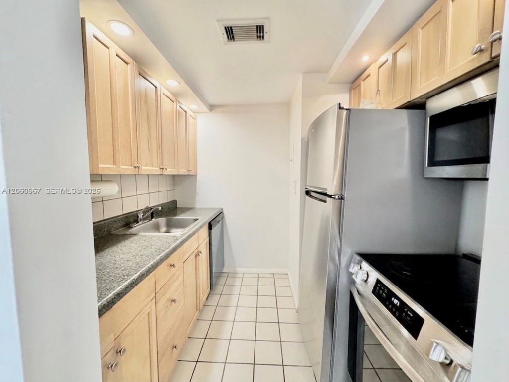 800 West Ave, Unit 632, Miami Beach, FL 33139 Photo