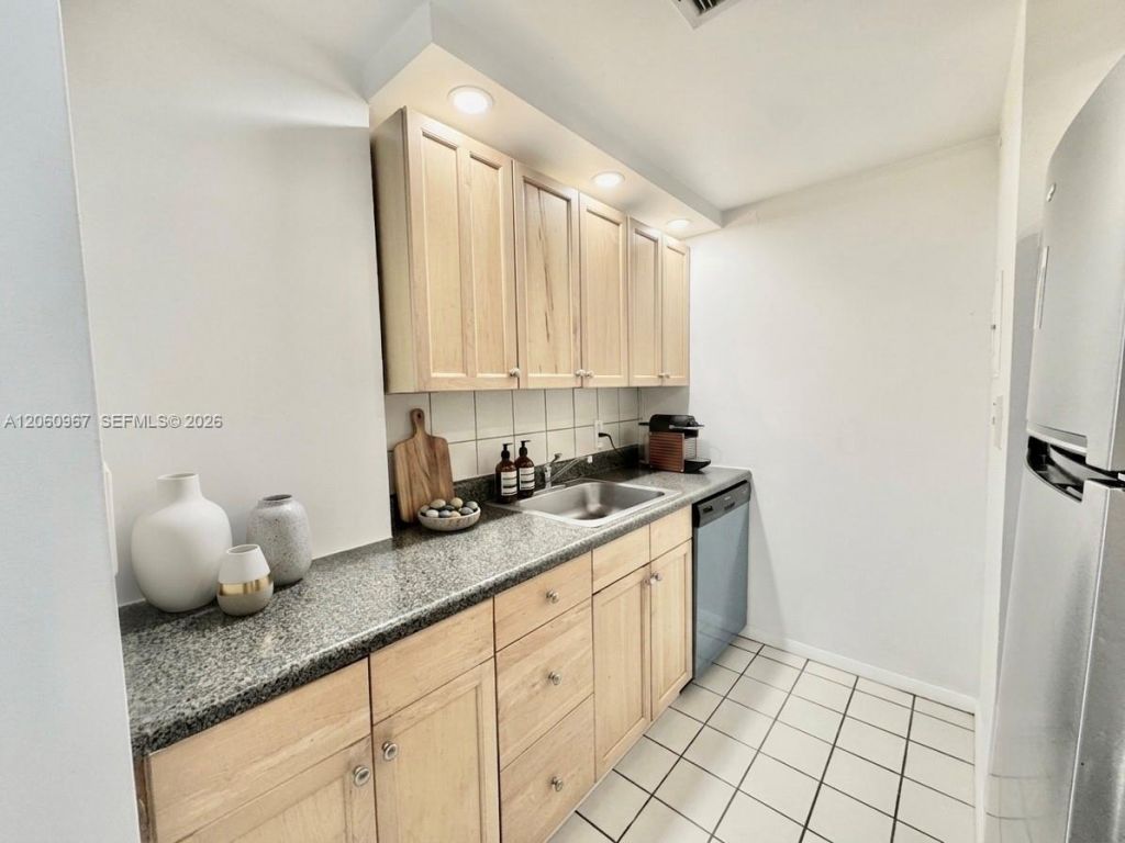 800 West Ave, Unit 632, Miami Beach, FL 33139 Photo