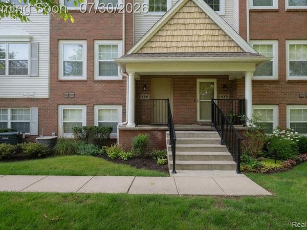 868 Eagle Drive, Fenton, MI 48430