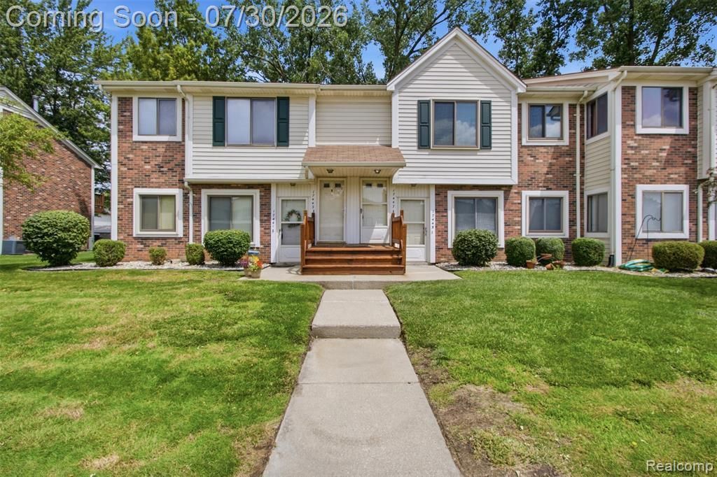 17447 Utica Oaks Lane, Roseville, MI 48066 Main Photo