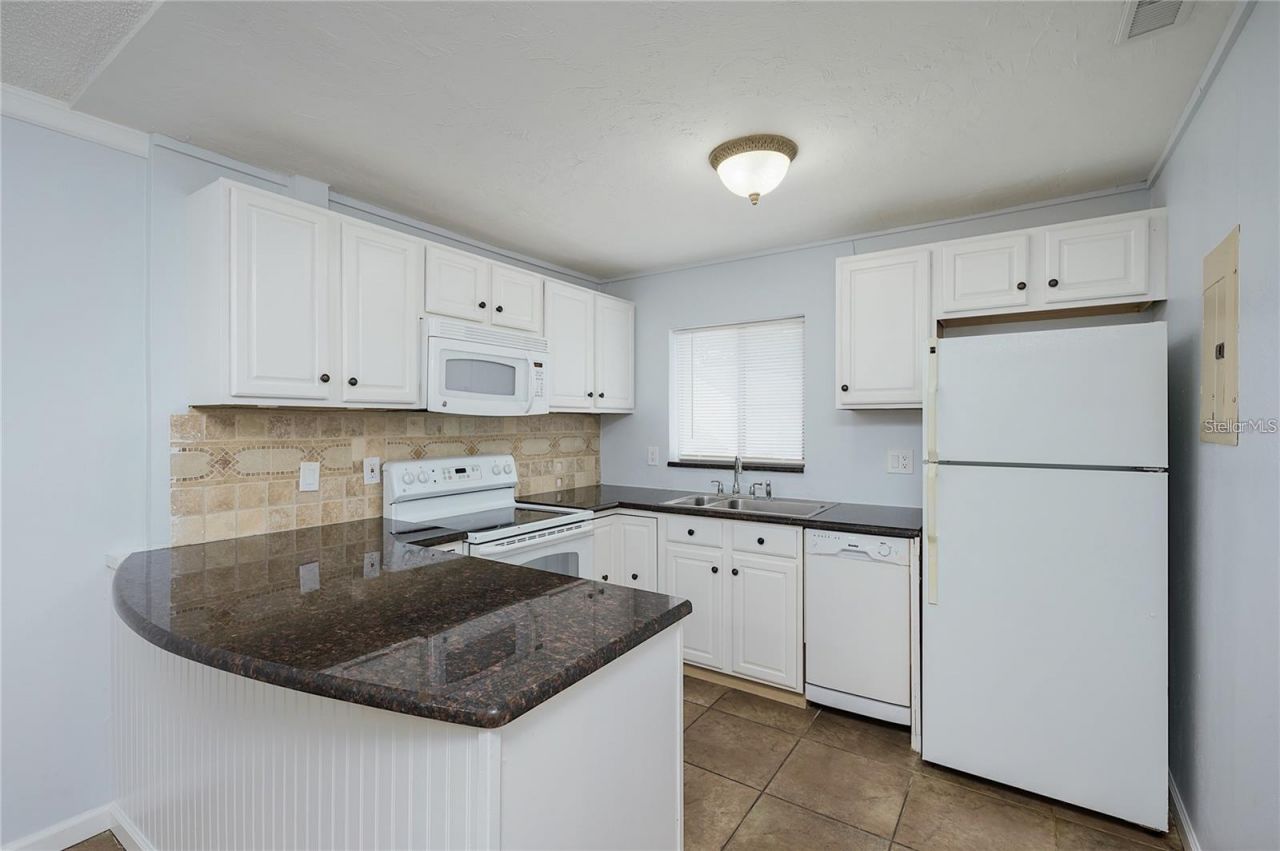 2608 Hidden Lake Drive N, Unit C, Sarasota, FL 34237 Photo