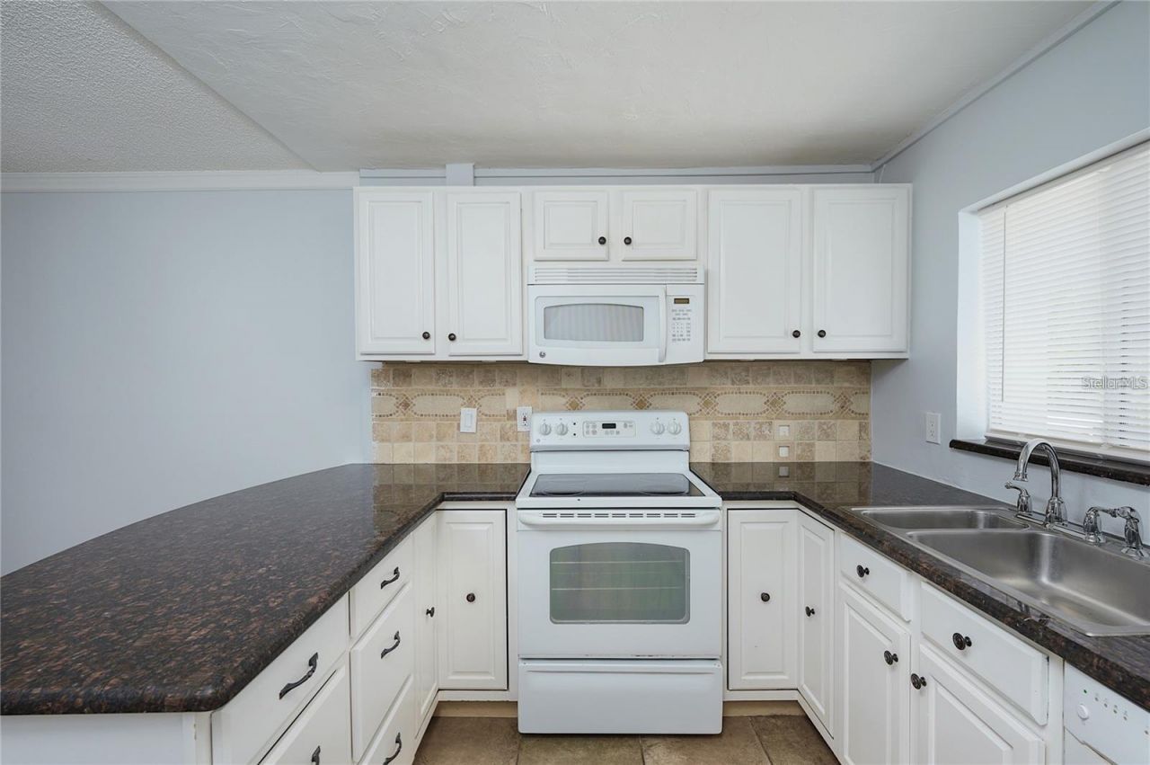 2608 Hidden Lake Drive N, Unit C, Sarasota, FL 34237 Photo