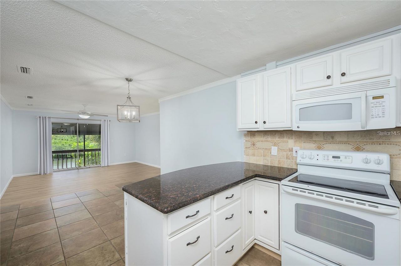 2608 Hidden Lake Drive N, Unit C, Sarasota, FL 34237 Photo