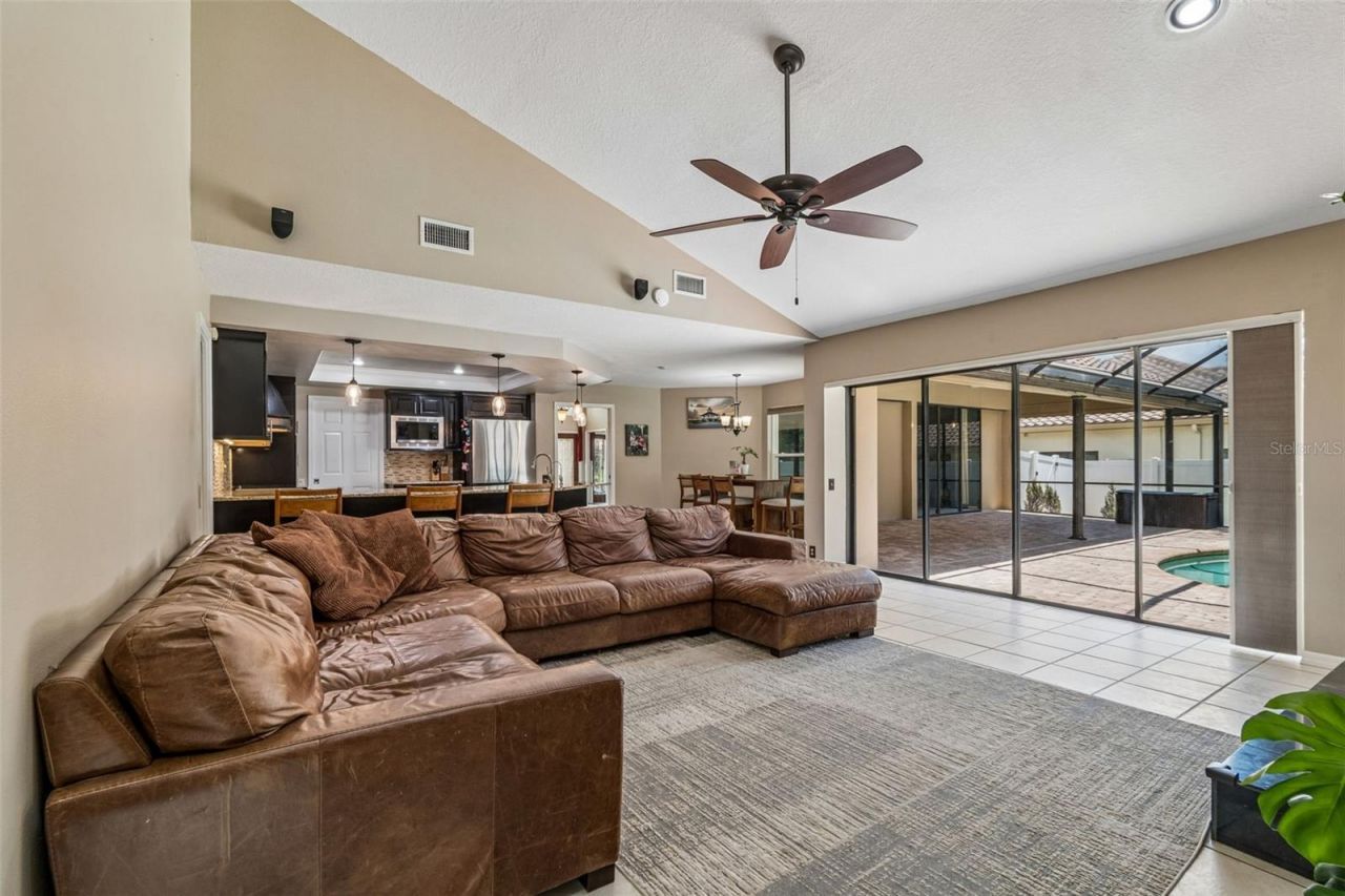 2937 Hillcreek Circle S, Clearwater, FL 33759 Photo