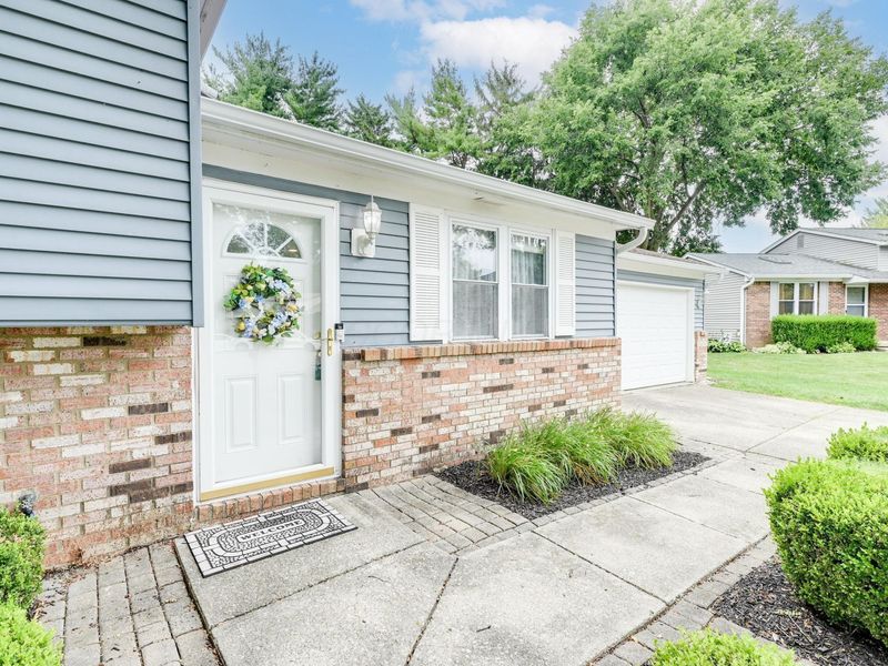 2054 Decker Court, Columbus, OH 43235 Photo 4