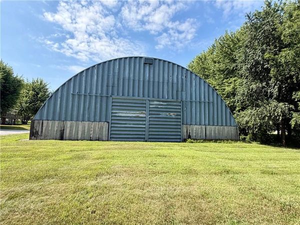 201 N Valleybrook Drive, Burlington Jct, MO 64428