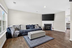 625 Henry James Road  photo 4