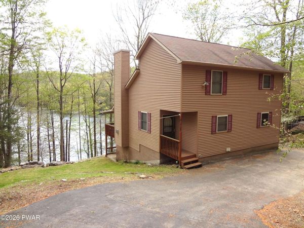 181 Marina Way , Greentown, PA 18426