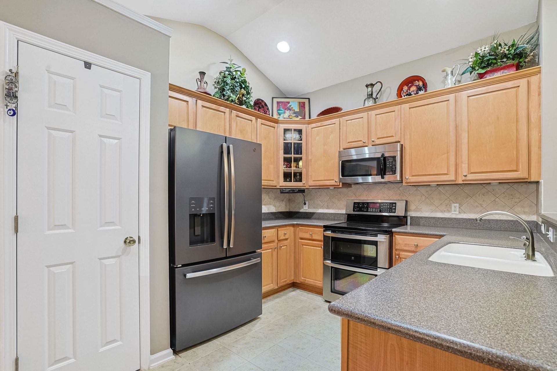 3456 Arrowhead Blvd.  Photo 8