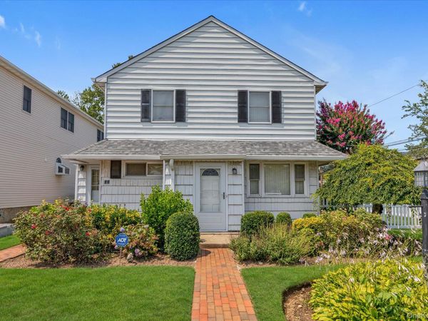 810 Ibsen Street , Woodmere, NY 11598